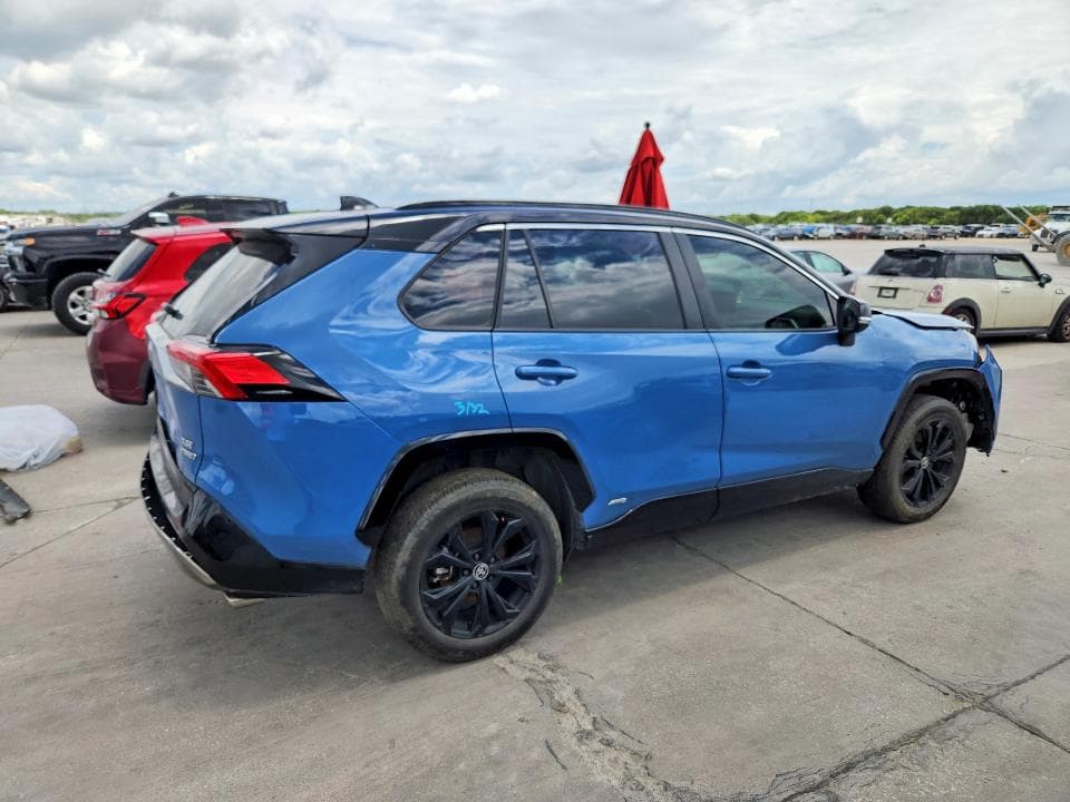 2024 TOYOTA RAV4 XSE 3