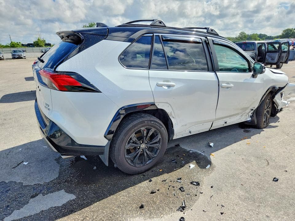 2024 TOYOTA RAV4 XSE 3