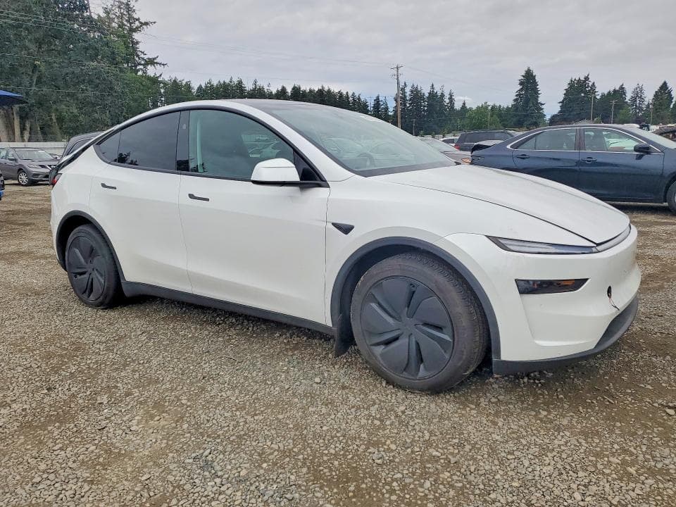 2026 TESLA MODEL Y 4