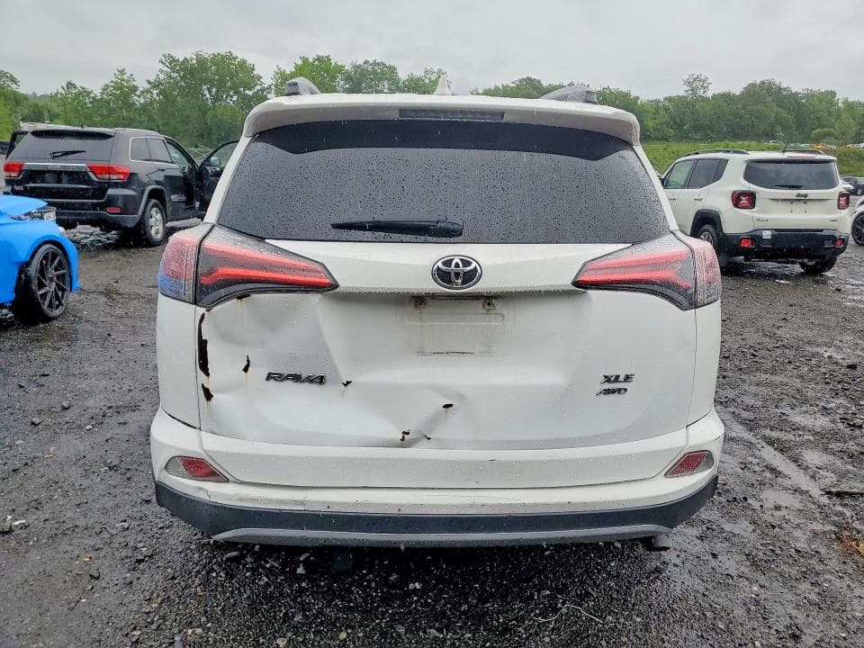 2018 TOYOTA RAV4 XLE 6