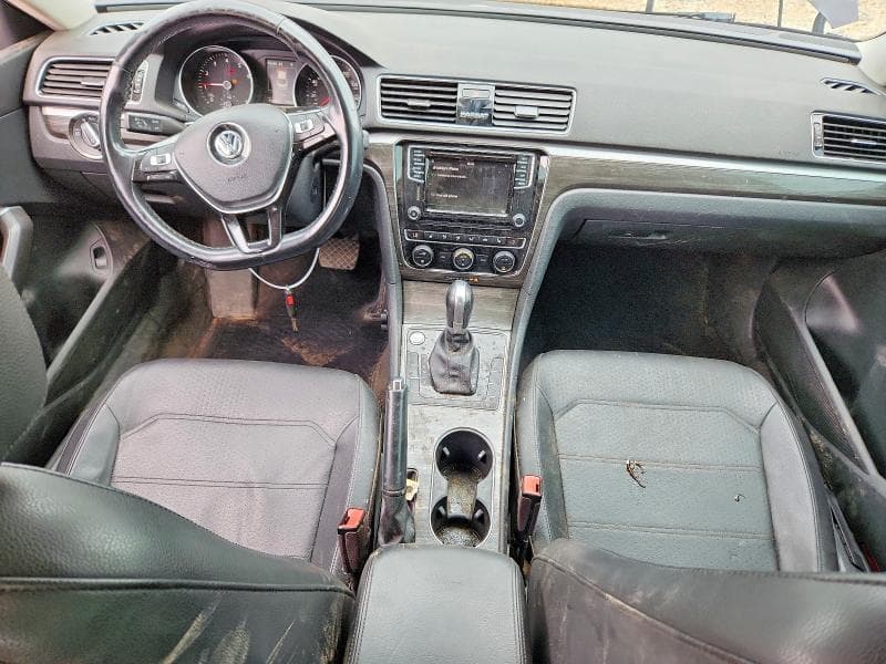 2018 VOLKSWAGEN PASSAT SE 8