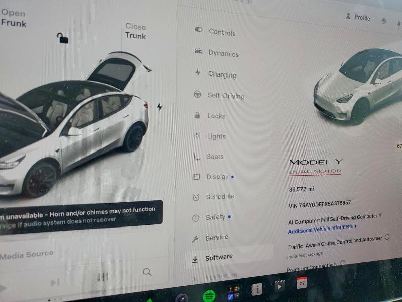 2025 TESLA MODEL Y 9