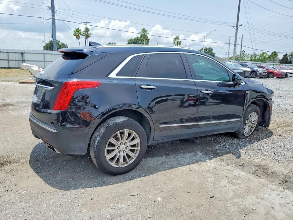 2017 CADILLAC XT5 3