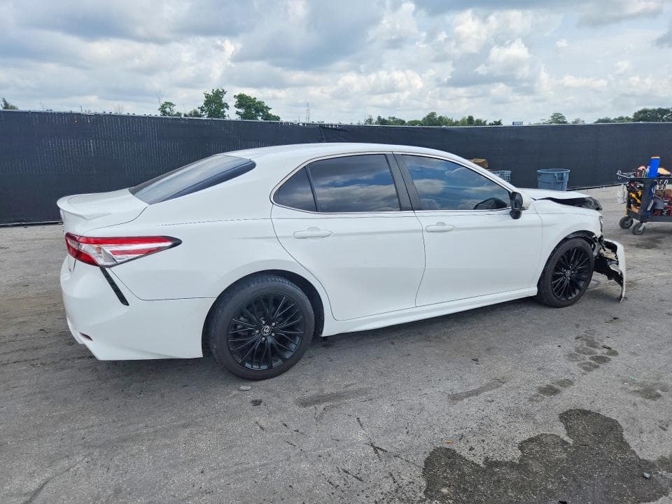 2018 TOYOTA CAMRY SE 3