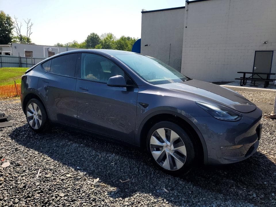 2023 TESLA MODEL Y 4