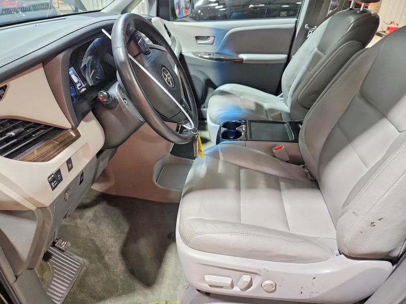 2017 TOYOTA SIENNA XLE 8-PASSENGER 7