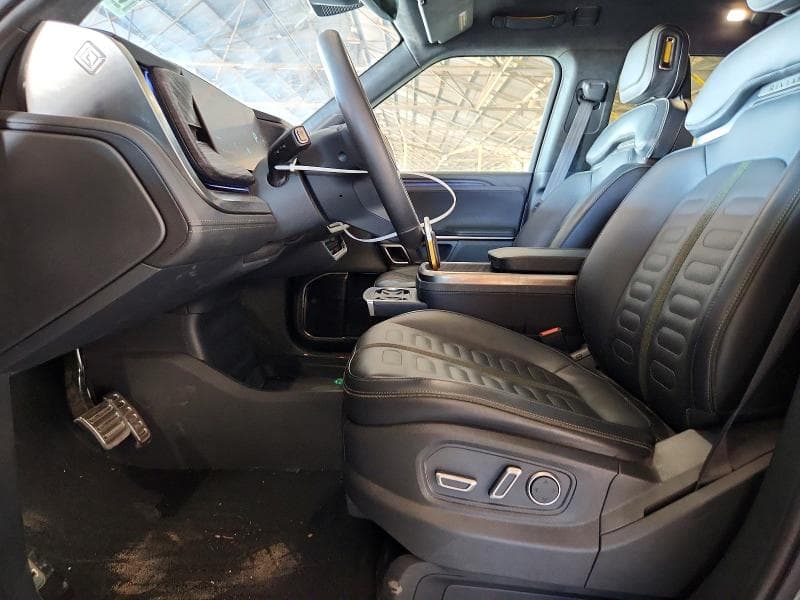 2024 RIVIAN R1T ADVENTURE 7