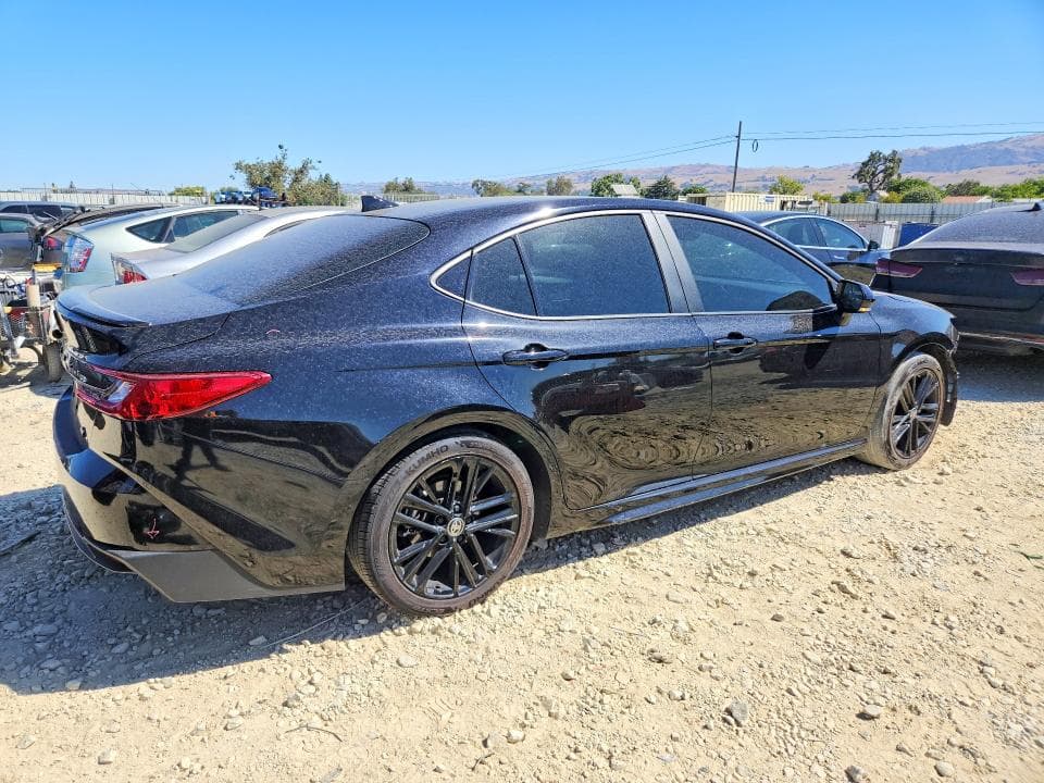 2025 TOYOTA CAMRY SE 3