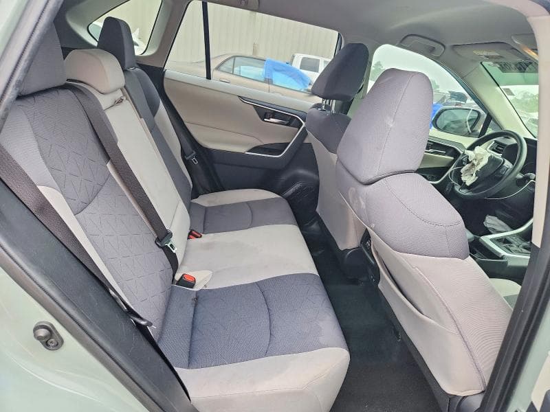 2020 TOYOTA RAV4 XLE 11