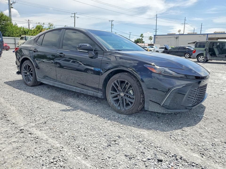 2025 TOYOTA CAMRY SE 4