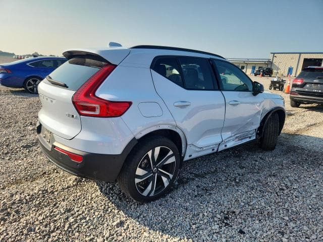 2024 VOLVO XC40 PLUS 3