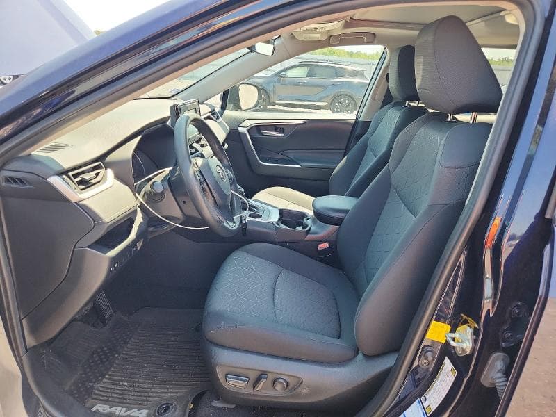 2020 TOYOTA RAV4 XLE 7