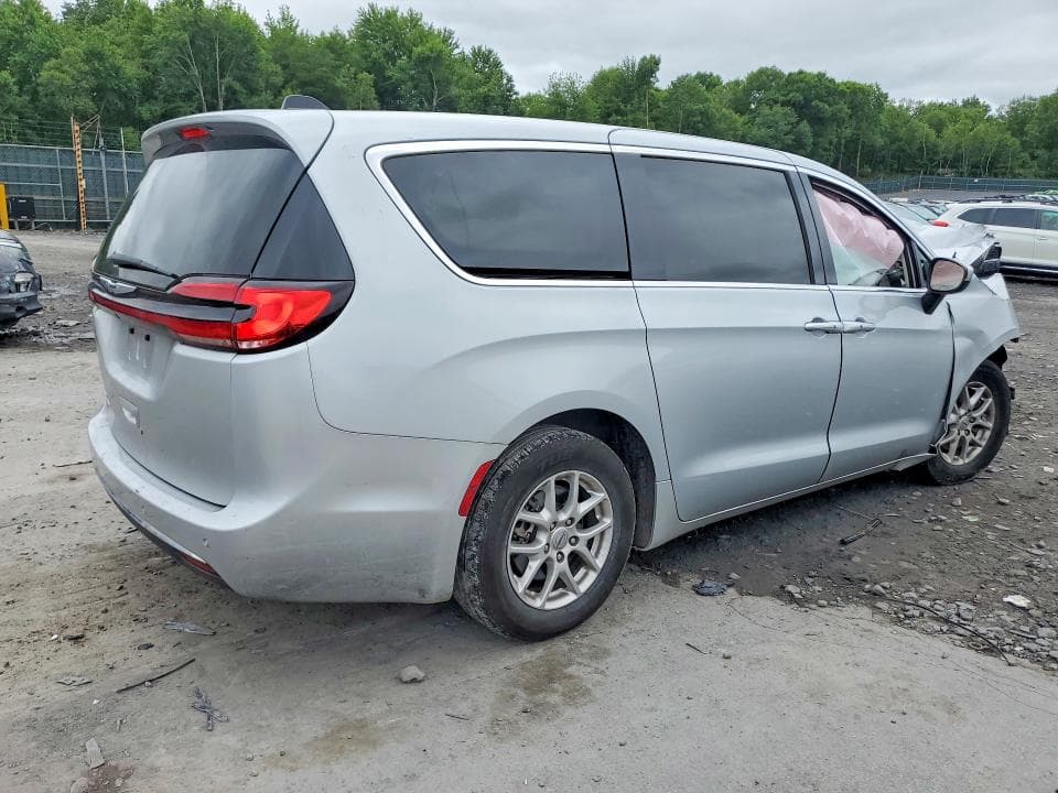2023 CHRYSLER PACIFICA TOURING L 3