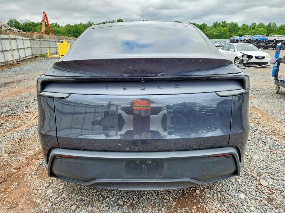 2026 TESLA MODEL Y 6
