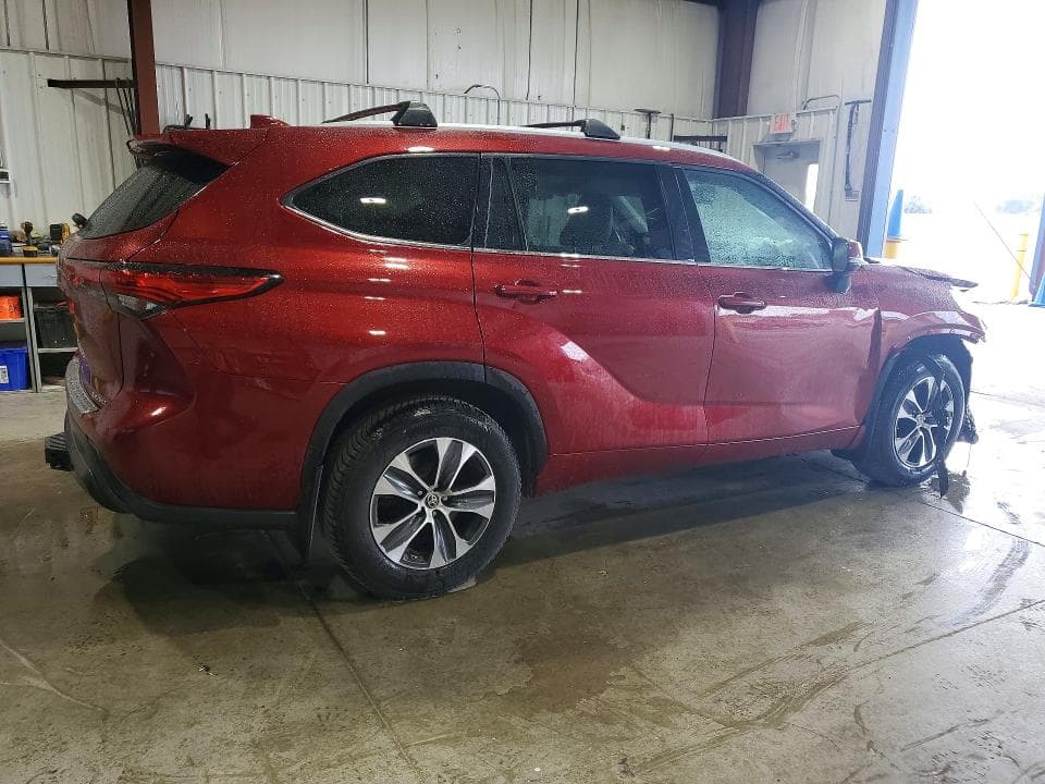 2022 TOYOTA HIGHLANDER XLE 3
