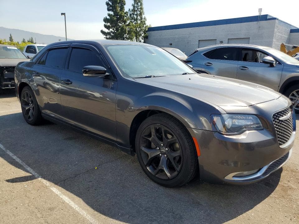 2019 CHRYSLER 300 LIMITED 4