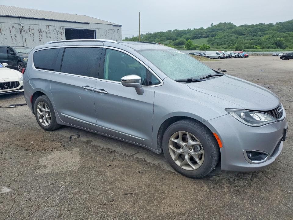 2019 CHRYSLER PACIFICA LIMITED 4