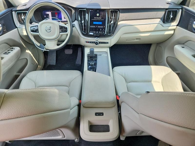 2023 VOLVO XC60 PLUS 8
