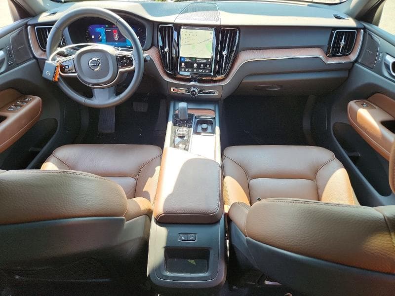 2024 VOLVO XC60 PLUS 8