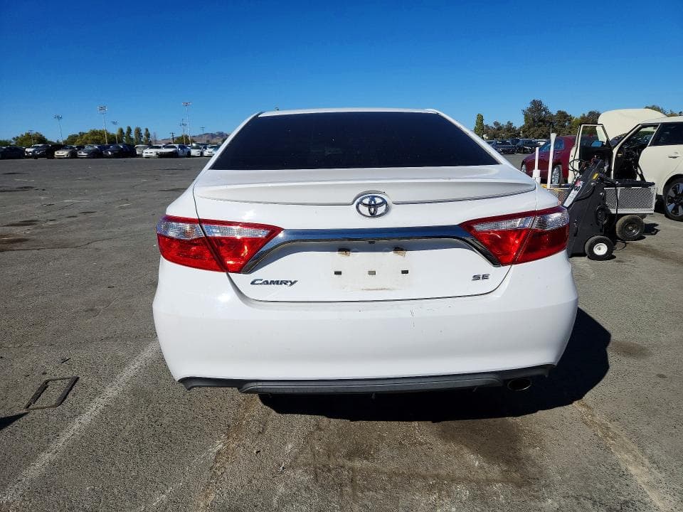 2017 TOYOTA CAMRY SE 6