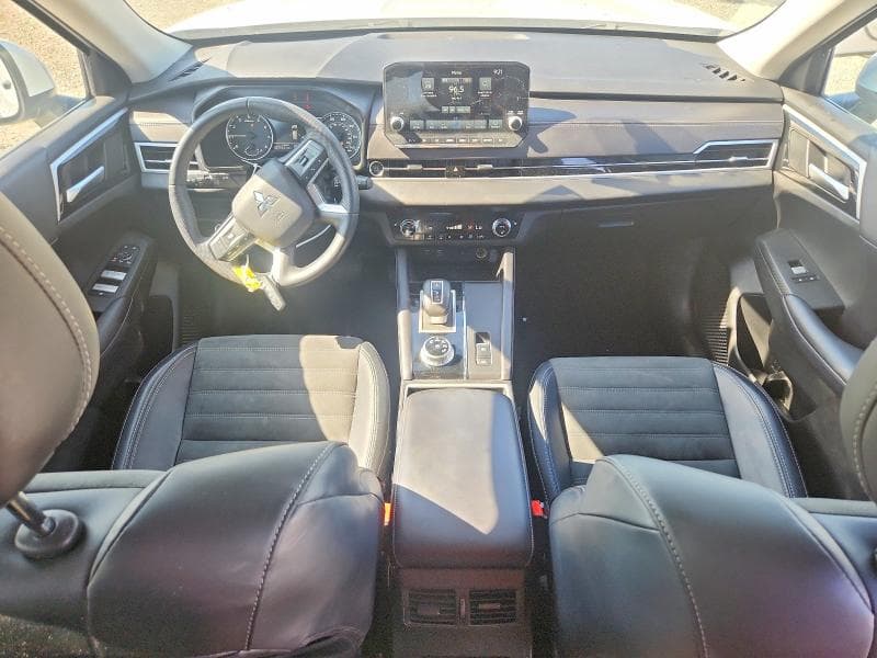 2024 MITSUBISHI OUTLANDER SE 8
