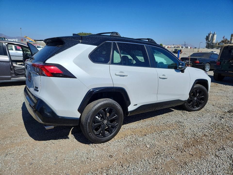 2024 TOYOTA RAV4 XSE 3