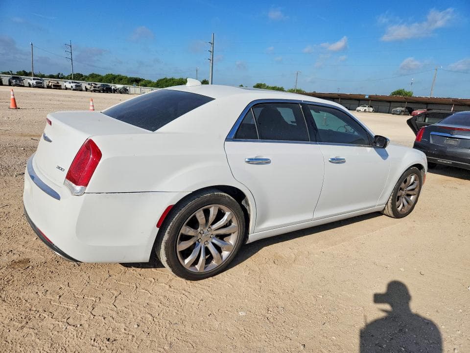 2019 CHRYSLER 300 LIMITED 3