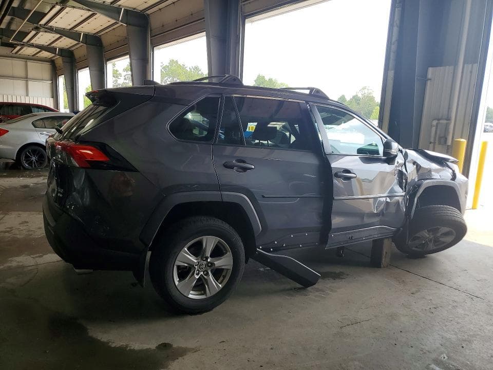 2025 TOYOTA RAV4 XLE 3