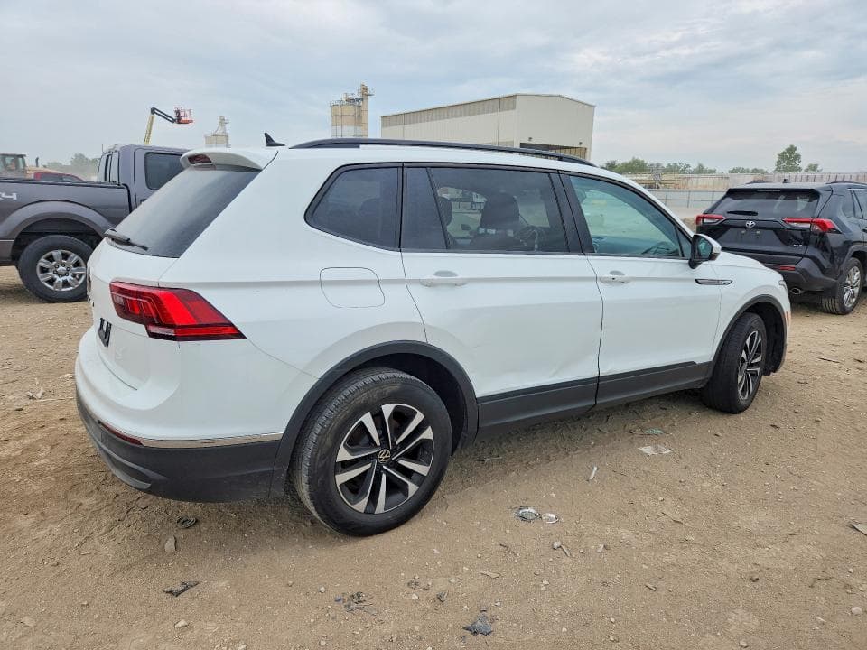 2023 VOLKSWAGEN TIGUAN S 3