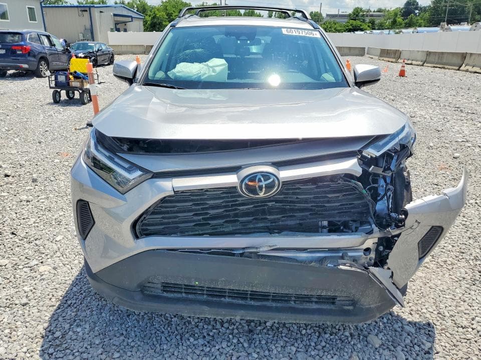 2025 TOYOTA RAV4 XLE 5
