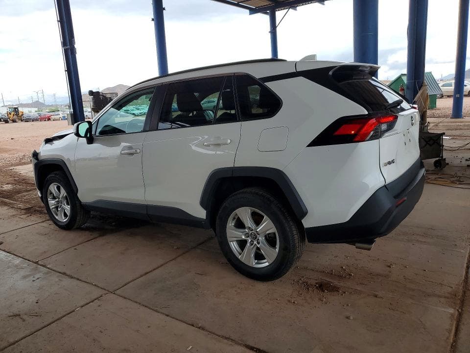 2021 TOYOTA RAV4 XLE 2