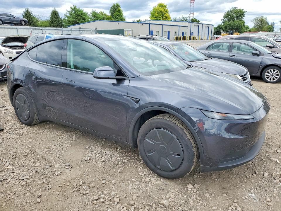 2026 TESLA MODEL Y 4