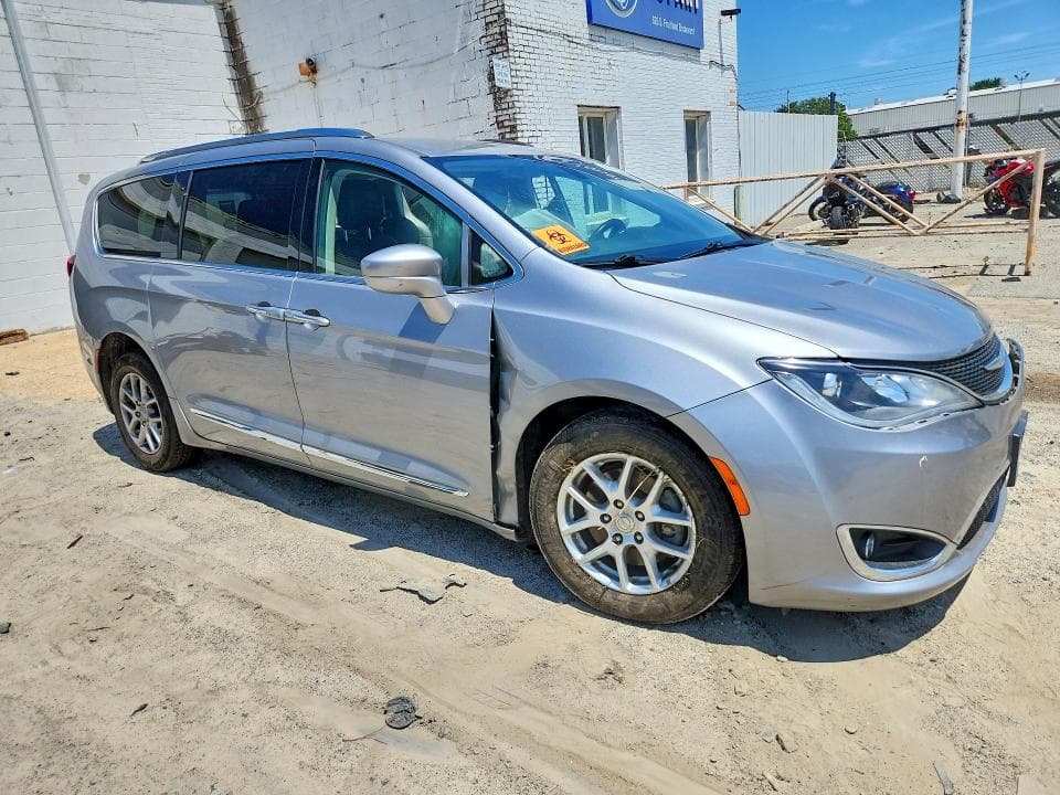 2020 CHRYSLER PACIFICA TOURING L 4