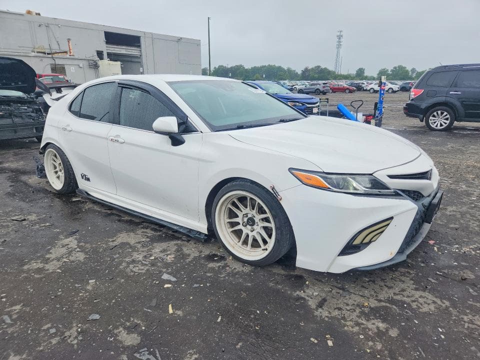 2019 TOYOTA CAMRY SE 4