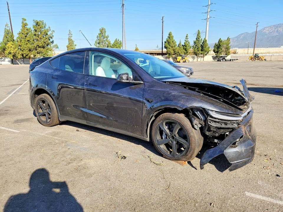 2026 TESLA MODEL Y 4