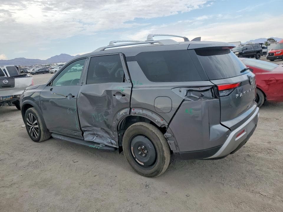 2023 NISSAN PATHFINDER PLATINUM 2