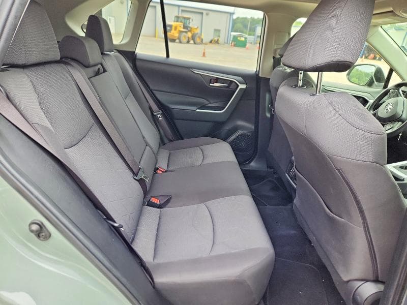 2019 TOYOTA RAV4 XLE 10