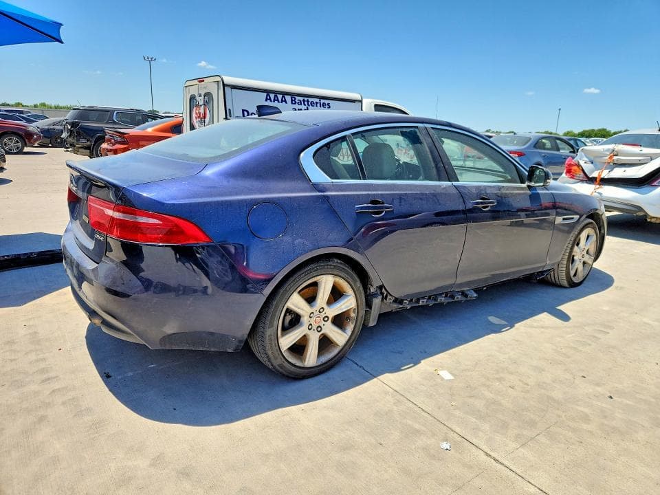 2017 JAGUAR XE PRESTIGE 3