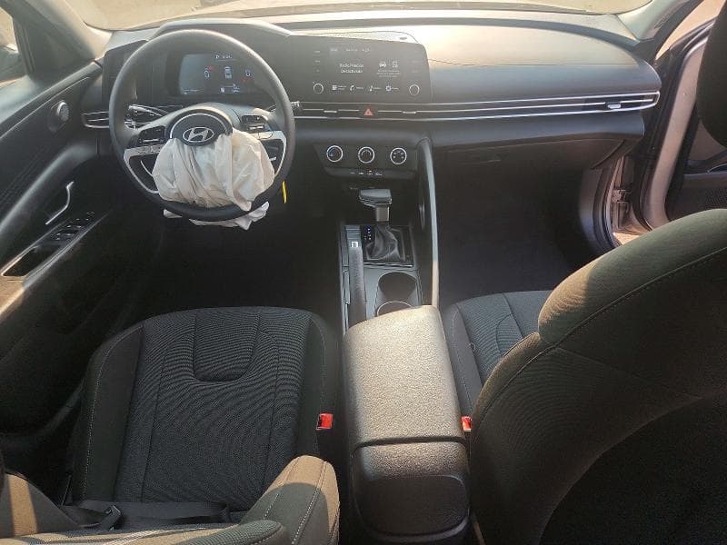 2025 HYUNDAI ELANTRA SE 8