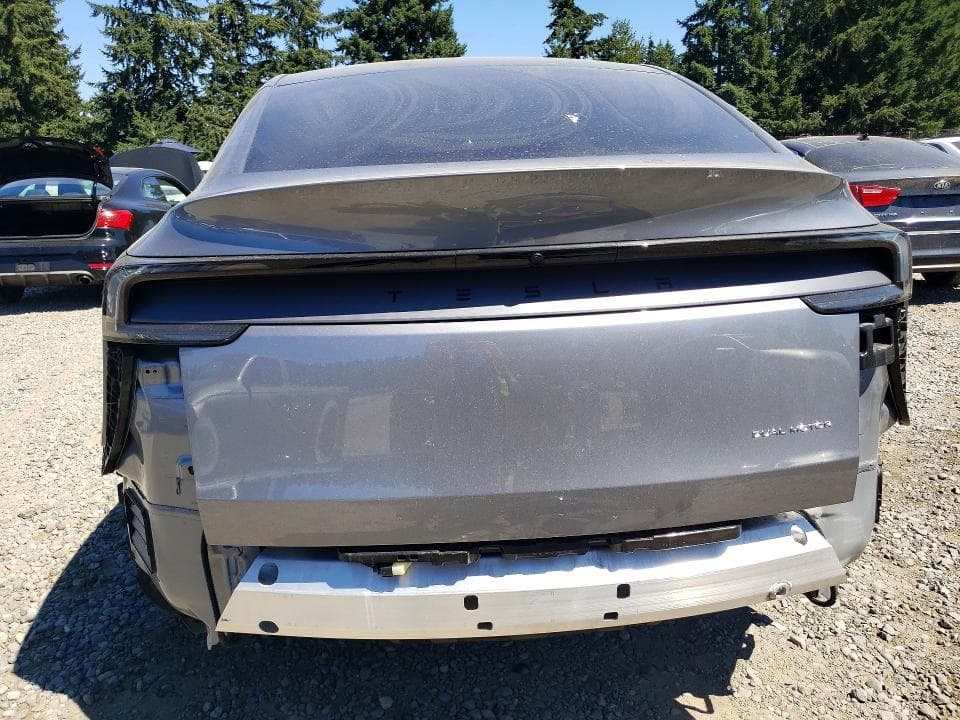 2026 TESLA MODEL Y 6