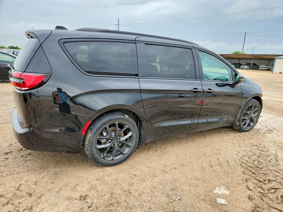2023 CHRYSLER PACIFICA TOURING L 3