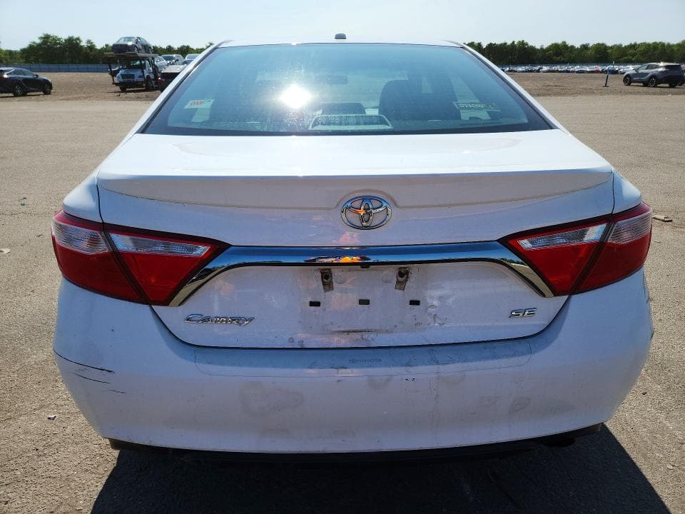 2017 TOYOTA CAMRY SE 6