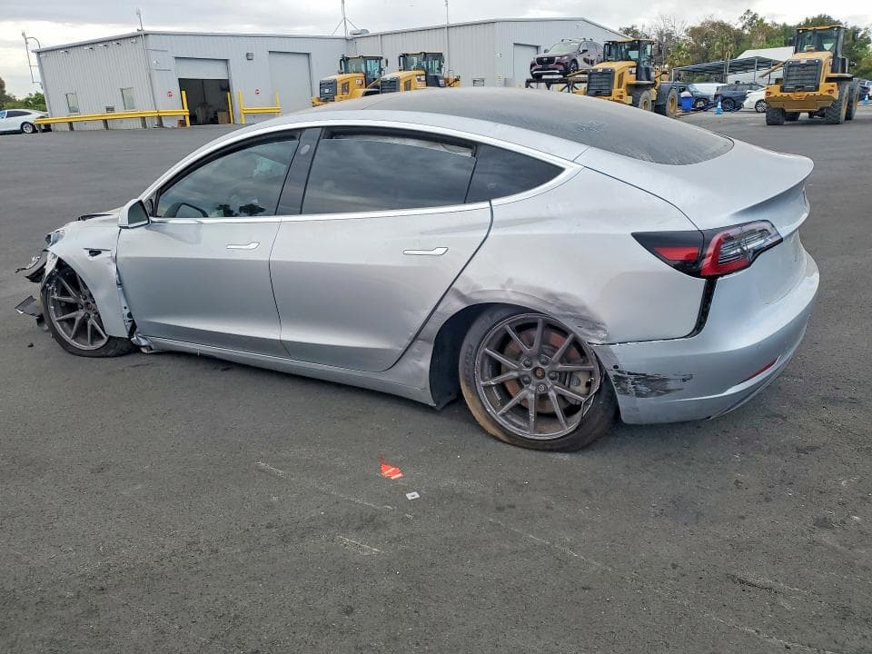 2018 TESLA MODEL 3 2