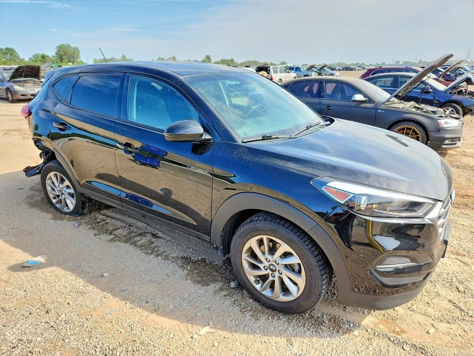 2017 HYUNDAI TUCSON SE 4