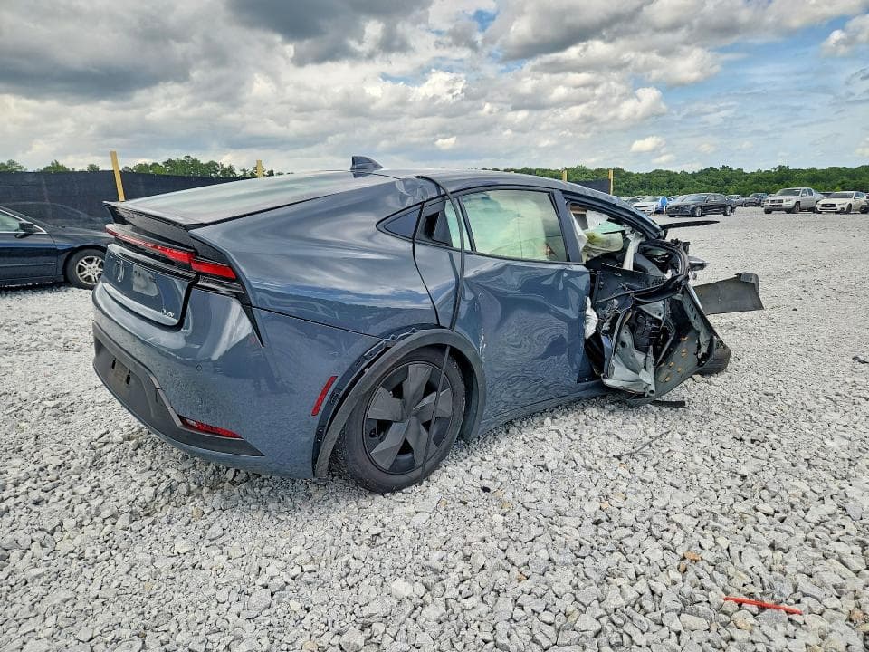 2025 TOYOTA PRIUS LE 3
