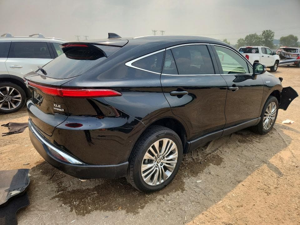 2021 TOYOTA VENZA XLE 3