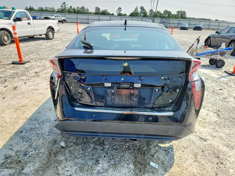 2018 TOYOTA PRIUS THREE 6