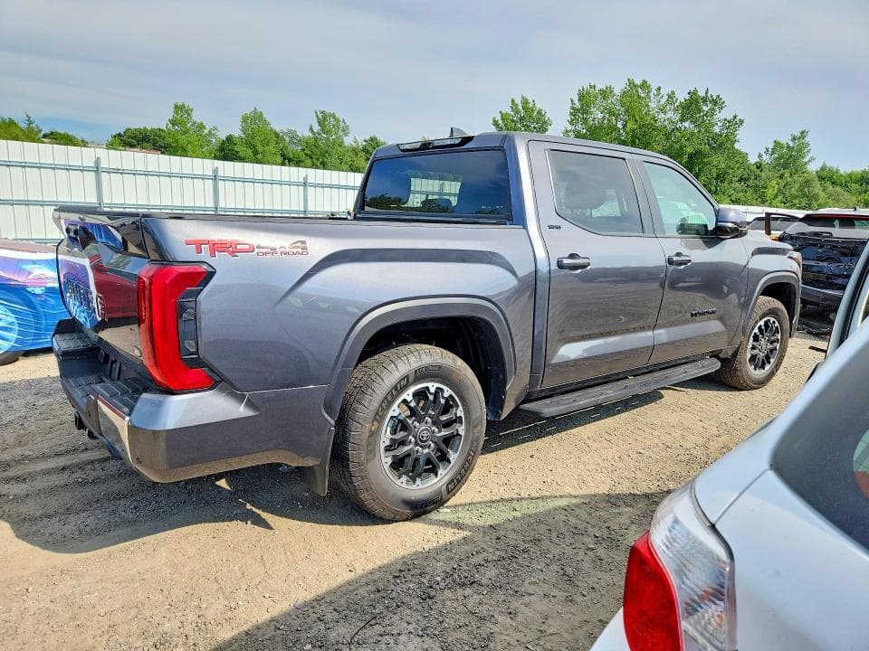 2025 TOYOTA TUNDRA SR5 3