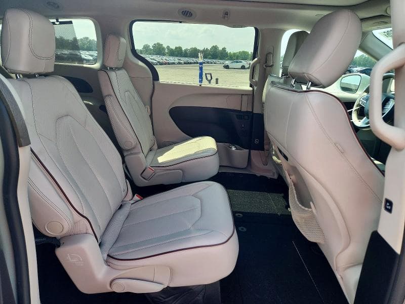 2017 CHRYSLER PACIFICA LIMITED 11