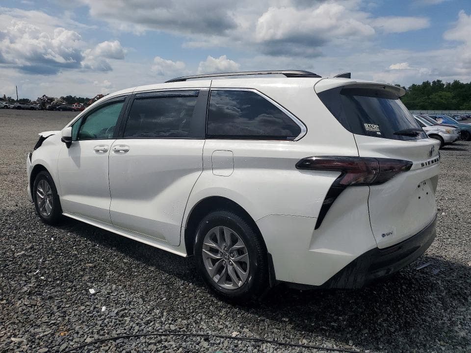 2025 TOYOTA SIENNA LE 2